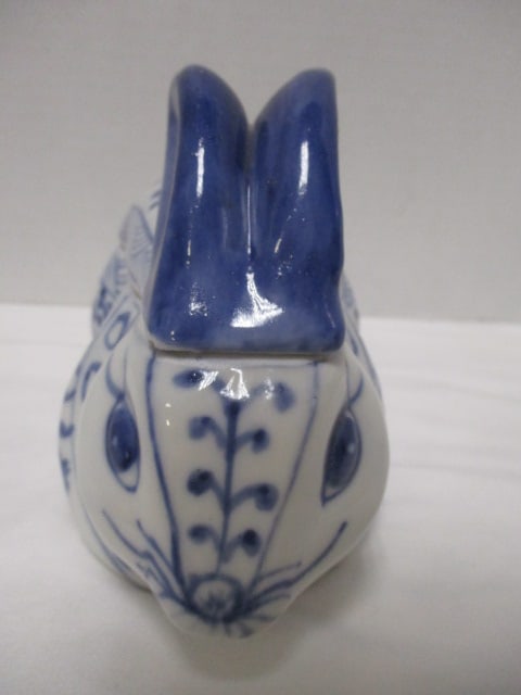 Vintage Blue and White Ceramic Bunny Rabbit Trinket Box - 2