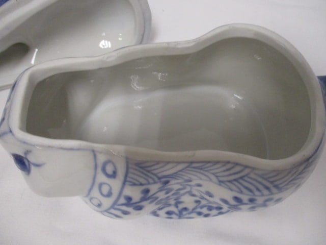 Vintage Blue and White Ceramic Bunny Rabbit Trinket Box - 5