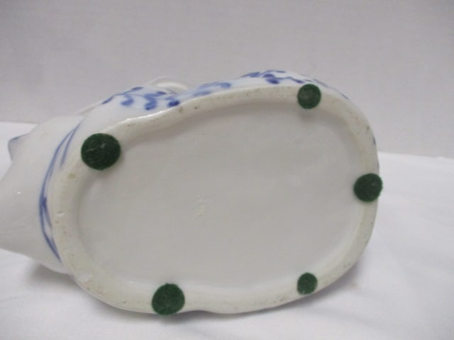Vintage Blue and White Ceramic Bunny Rabbit Trinket Box - 6