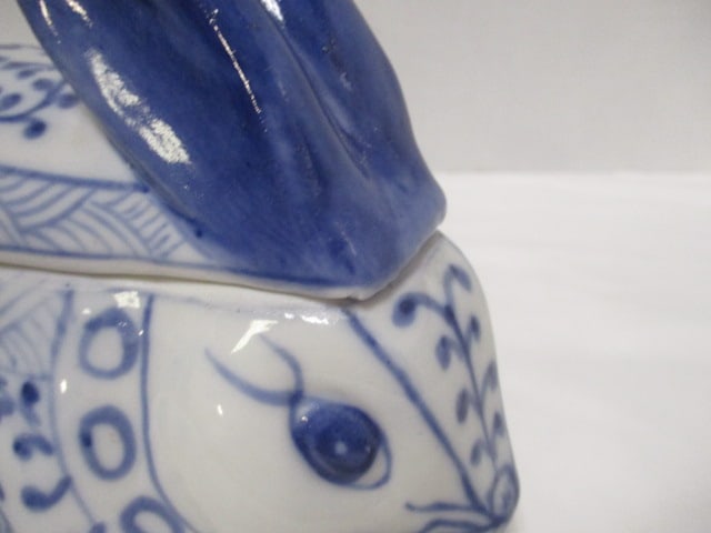 Vintage Blue and White Ceramic Bunny Rabbit Trinket Box - 7