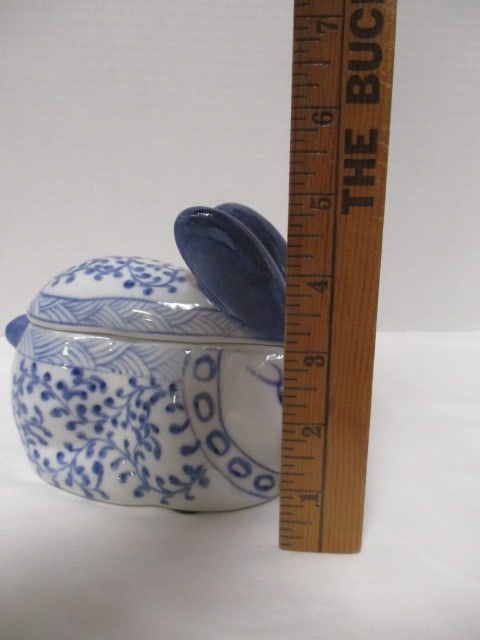 Vintage Blue and White Ceramic Bunny Rabbit Trinket Box - 8
