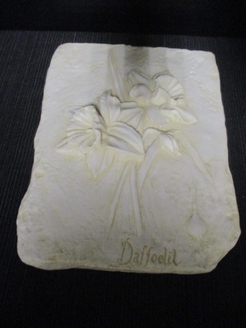 Hen-Feathers "Daffodil" Stoneware Wall Plaque: 7" x 9"