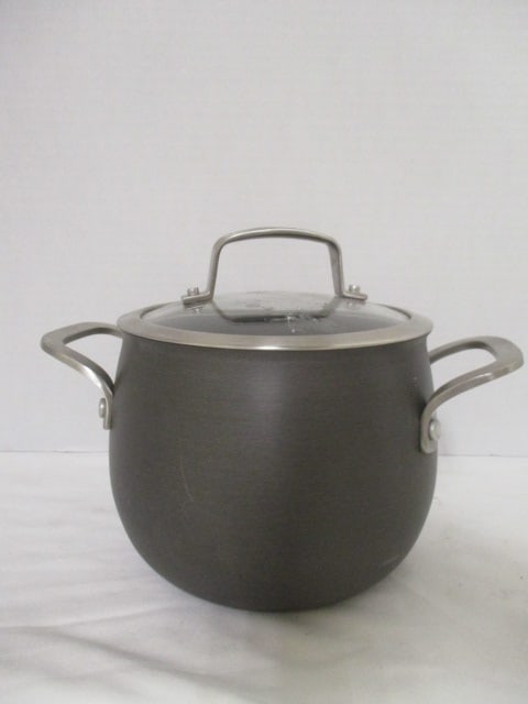 Belgique 3 Quart Pot with Glass Lid: .