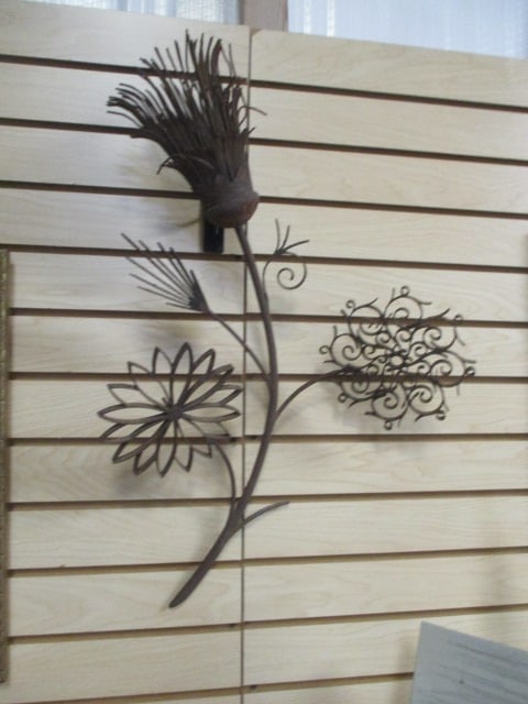 Rustic Distressed Metal Wire Stemmed Flower Wall Art: 28"