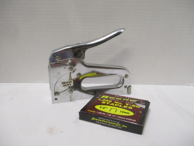 Arrow Fastener Heavy Duty Staple Gun and Box of 1/2" Staples: .