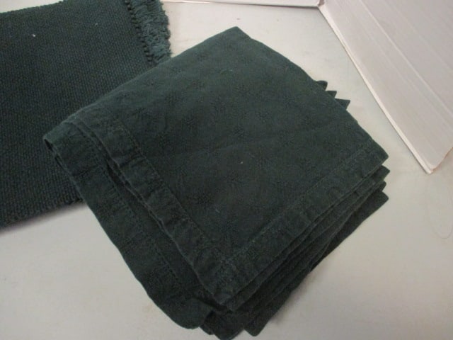 10 Green Cotton Napkins and 10 Green Woven Placemats - 2