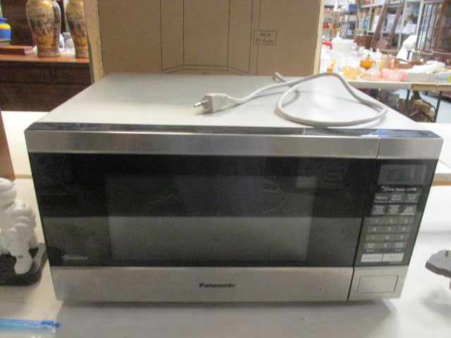 Panasonic the Genuis Sensor 1250W Microwave (1 of 6)
