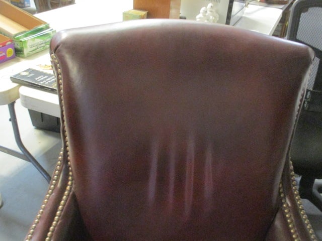 Traditional Executive Leather Upholstered Desk Chair - 2