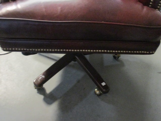 Traditional Executive Leather Upholstered Desk Chair - 4