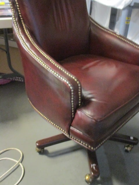 Traditional Executive Leather Upholstered Desk Chair - 5