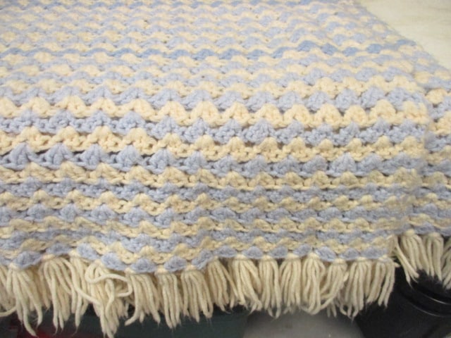 Vintage Blue and White Hand-Knitted Blanket with Fringe - 3