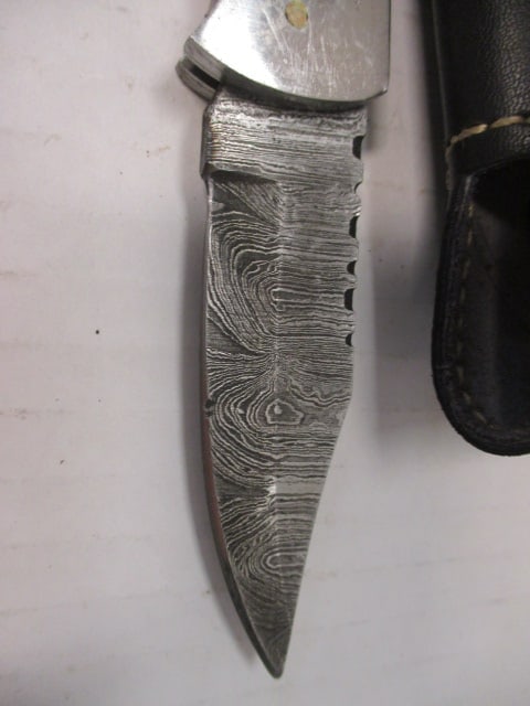 American Flag Style Pocket Knife with Damascus Steel Folding Blade - 2