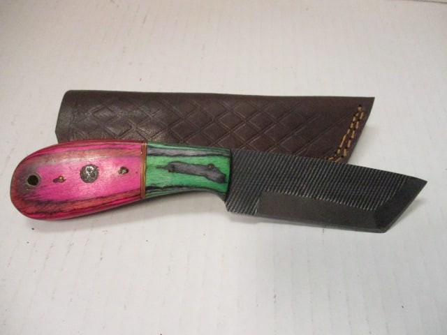 Fixed Blade with Hammered Style & Colorful Wood Handle: .