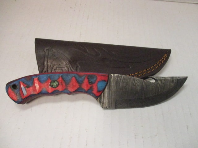 Damascus Steel Fixed Blade with Gut Hook & Wood Handle: .