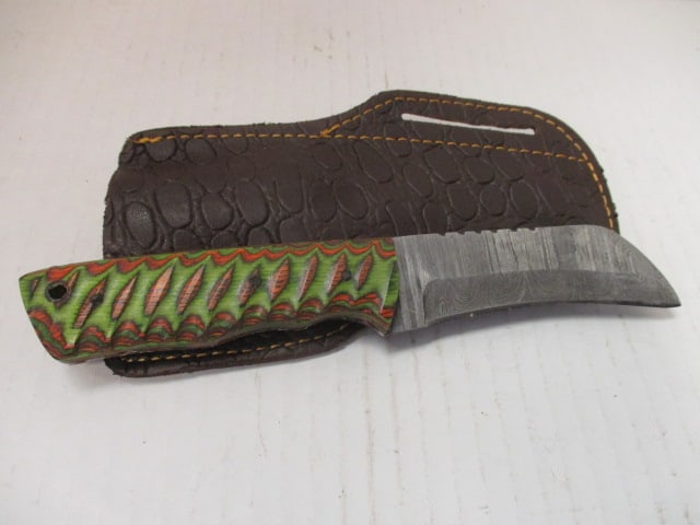 Curved Damascus Steel Blade with Wood Handle: .