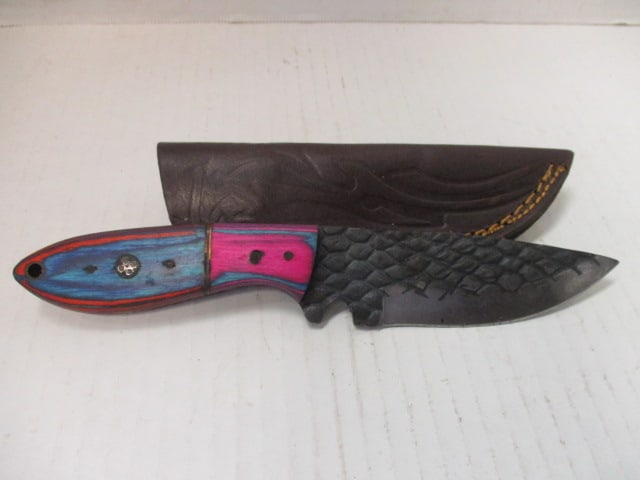 Fixed Textured Skinning Blade with Two-Tone Wood Handle: .