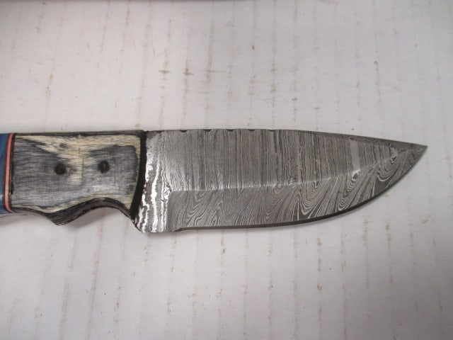 Damascus Steel Fixed Blade Skinning Knife with Resin/Wood Handle - 2