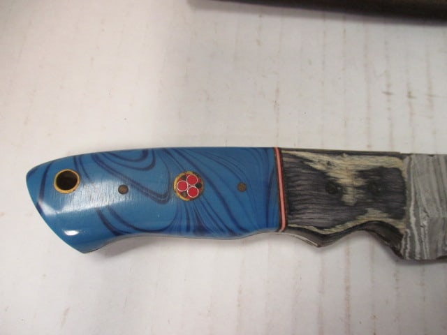 Damascus Steel Fixed Blade Skinning Knife with Resin/Wood Handle - 3