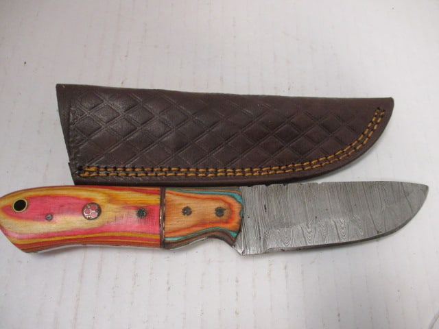 Damascus Steel Skinning Knife with Wood Handle: .
