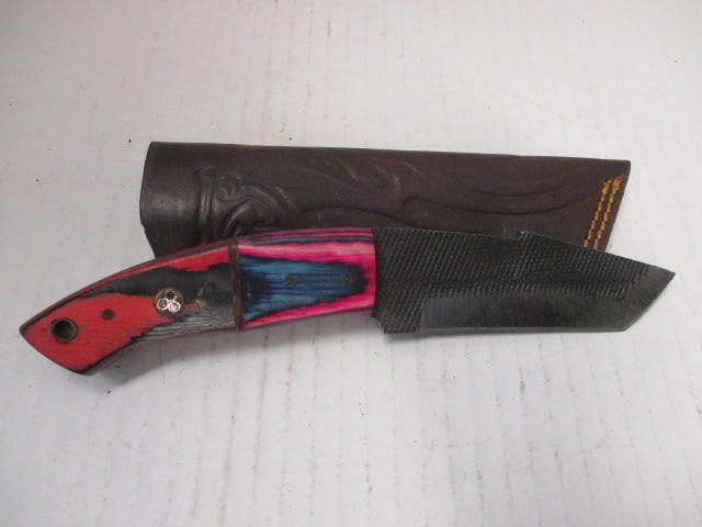 Textured Skinning Knife with Fixed Blade & Two-Tone Wood Handle: .