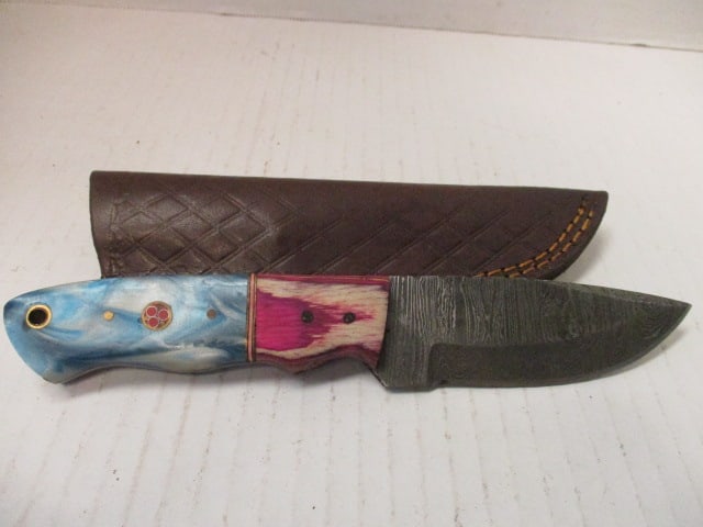 Fixed Damascus Steel Skinning Blade with Resin/Wood Handle: .