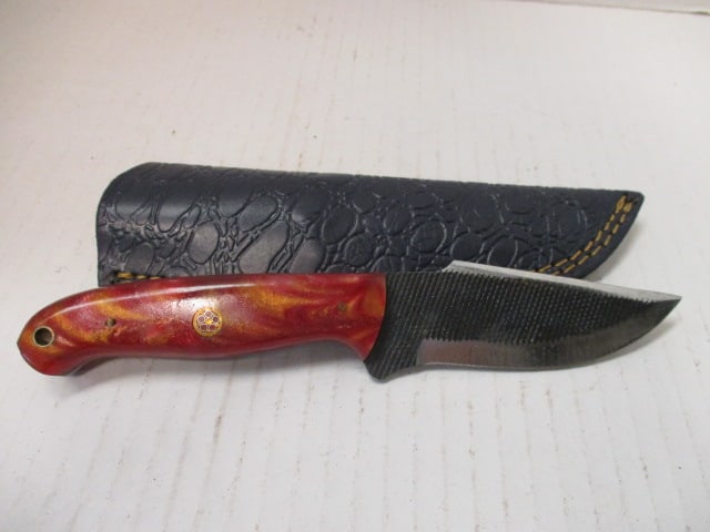 Textured Fixed Blade Skinning Knife with Resin Handle: No rust noted.