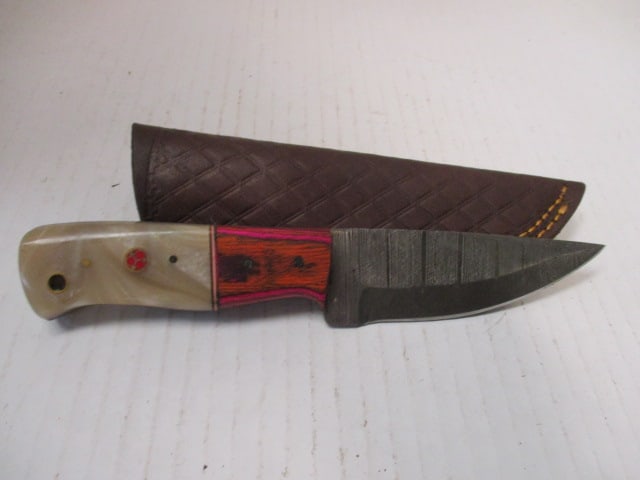 Damascus Steel Fixed Blade with Resin/Wood Handle: .