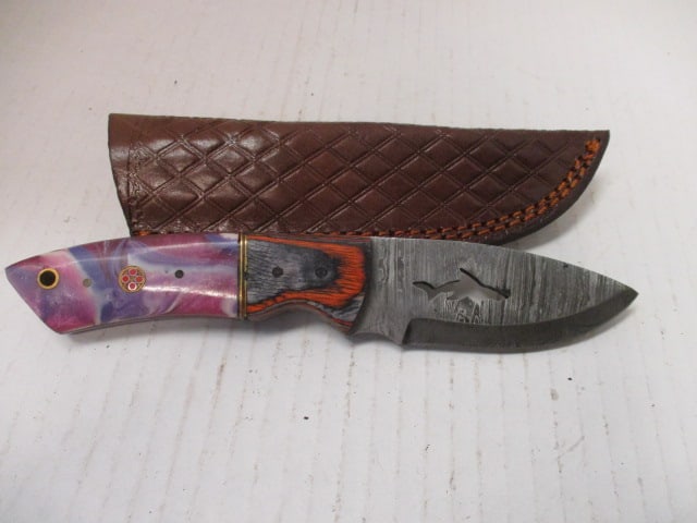 Damascus Steel Skinning Knife with Shark Cut-Out Blade & Resin/Wood Handle: .