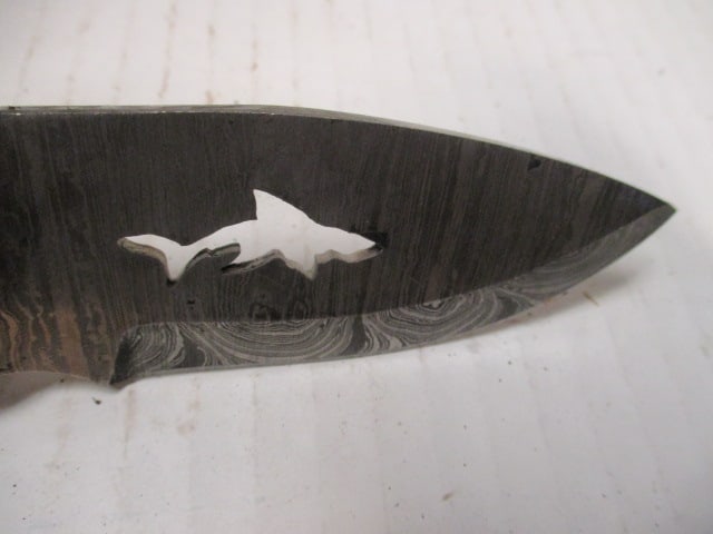 Damascus Steel Skinning Knife with Shark Cut-Out Blade & Resin/Wood Handle - 3