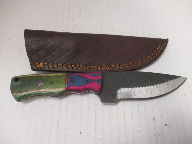 Textured Skinning Knife with Two-Tone Wood Handle: .