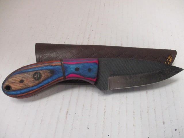 Textured Fixed Blade Skinning Knife with Two-Tone Wood Handle: .