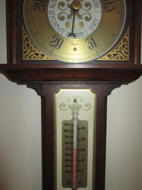 Taylor Traditional Style Wood Weather Station - 3