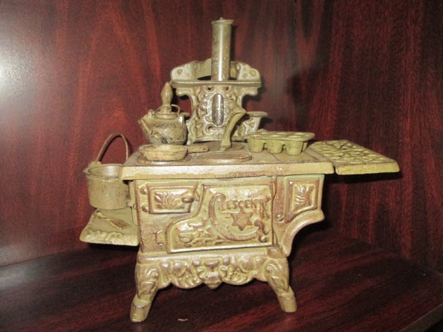 Crescent Cast Metal Antique Style Miniature Wood Burning Cook Stove with Cookware Accessories (1 of 5)