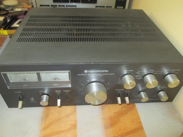 Kenwood Model KA-6150 Stereo Integrated Amplifier: powers on, heavy-Local Pickup Suggested