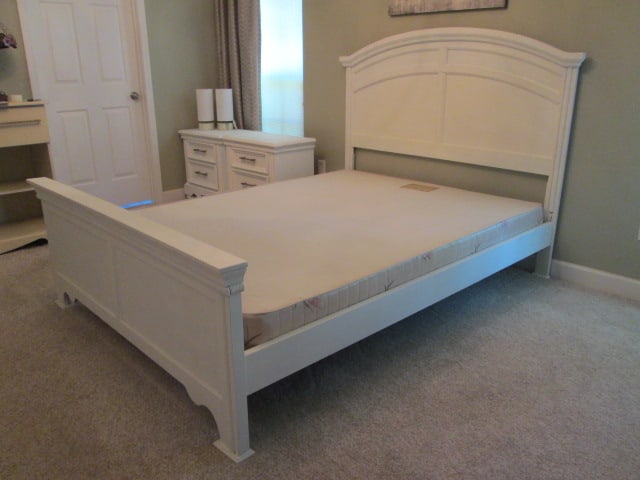 Dover Manor Painted Cream Queen Size Bed with Wood Rails (1 of 6)