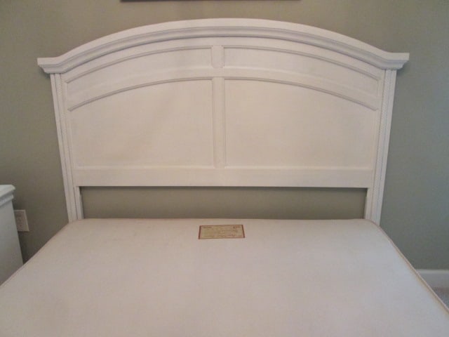 Dover Manor Painted Cream Queen Size Bed with Wood Rails - 2