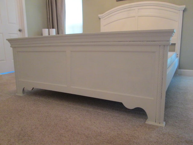 Dover Manor Painted Cream Queen Size Bed with Wood Rails - 3
