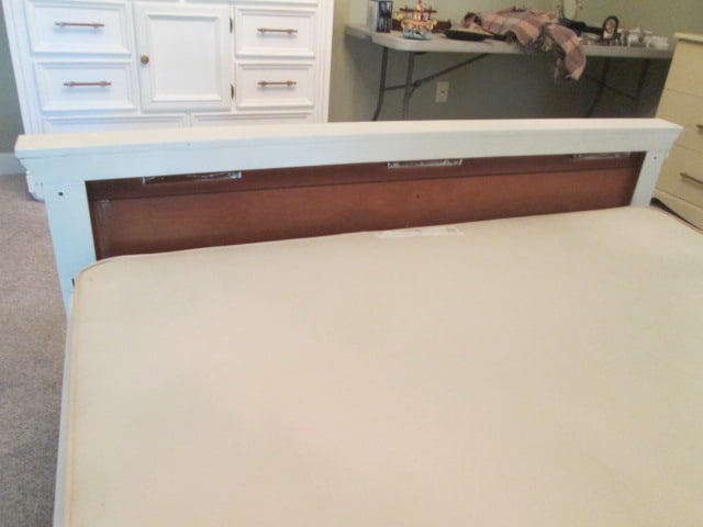 Dover Manor Painted Cream Queen Size Bed with Wood Rails - 6