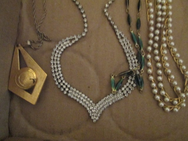 Vintage Style Faux Pearl and Rhinestone Jewelry - 5