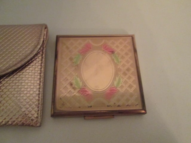 Three Vintage Powder Compacts and Gold Metal Mesh Coin Purse - 4
