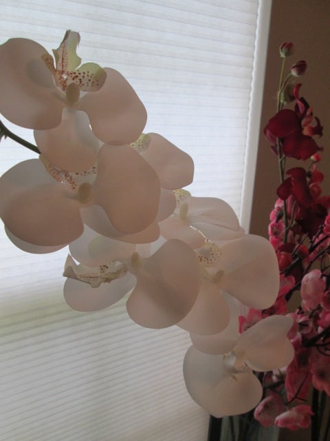 Two Contemporary Modern Beveled Mirrored Glass Rectangular Vases with Faux Cherry Blossom and - 5