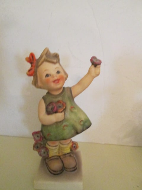 Three Goebel Hummel Figurines and Reuge Hummel Pull Cord Musical Plaque - 4