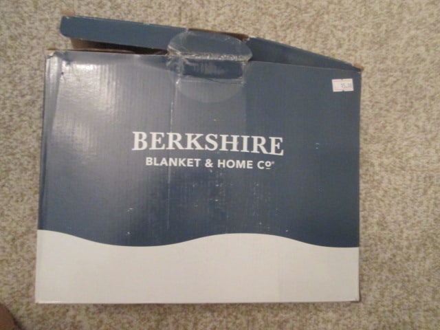 New Old Stock Berkshire Full/Queen Blanket, Wool Blend and Chenille Throws - 4