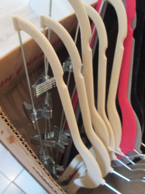 30 +/- Velvet Non-Slip Hangers - 2