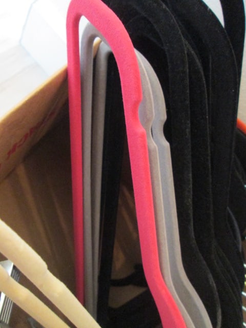 30 +/- Velvet Non-Slip Hangers - 3