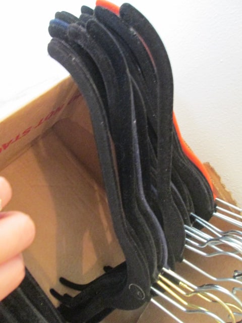 30 +/- Velvet Non-Slip Hangers - 4