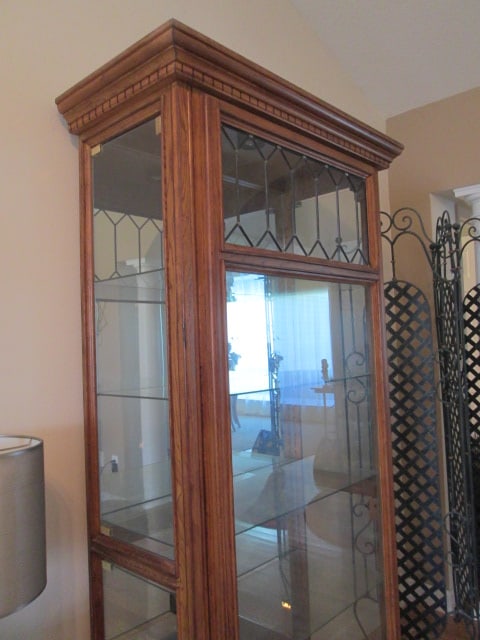 Traditional Illuminated Oak Side Entry Curio Cabinet with Leaded Glass Front - 2