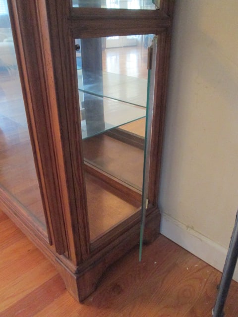 Traditional Illuminated Oak Side Entry Curio Cabinet with Leaded Glass Front - 8
