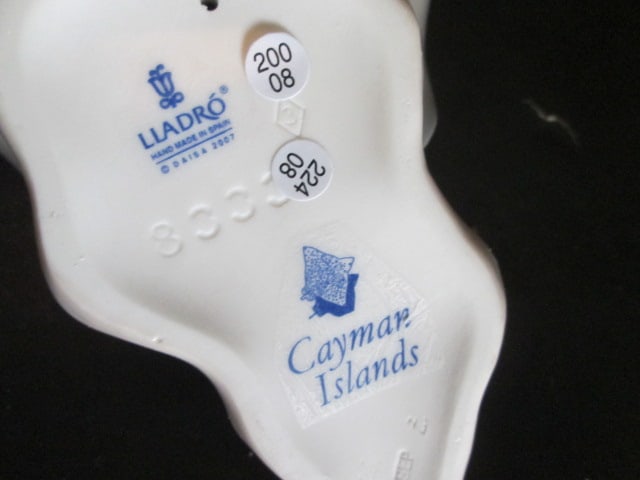 Cayman Island Exclusive Lladro Porcelain Stingray Figure in Original Box with COA - 5