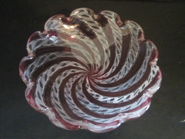 Cranberry and White Swirl Art Glass Bowl - 2